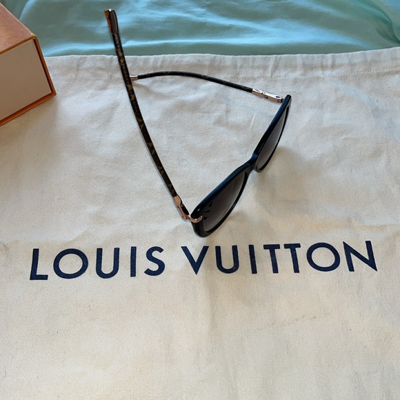 Louis Vuitton Black & Monogram Acetate Z0781W Charlotte Sunglasses - Picture 15 of 15